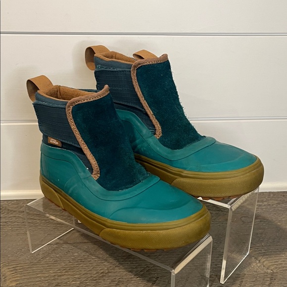 Vans Other - Vans Boys Terrain MTE Waterproof Rain Boots - Size 2